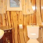 à Avec Terrasse Et Jardin Clôturé