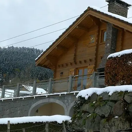 A Avec Terrasse Et Jardin Cloture Chalet