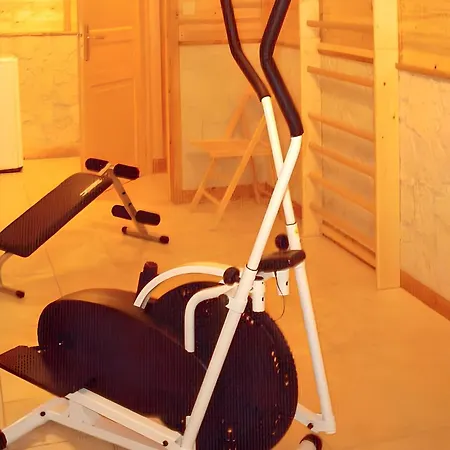 A Avec Terrasse Et Jardin Cloture בקתה