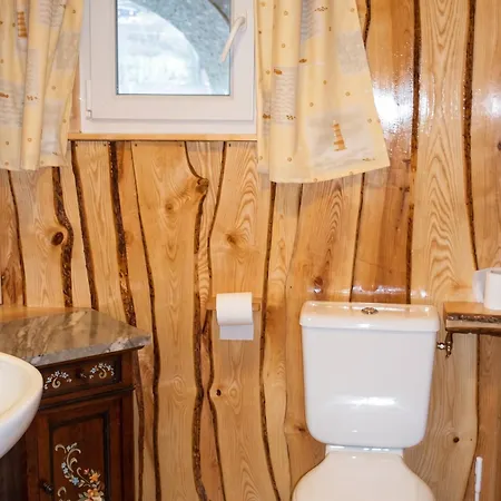 Chalet A Avec Terrasse Et Jardin Cloture