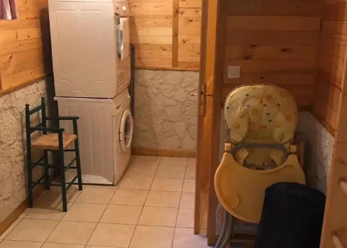 A Avec Terrasse Et Jardin Cloture シャレー *